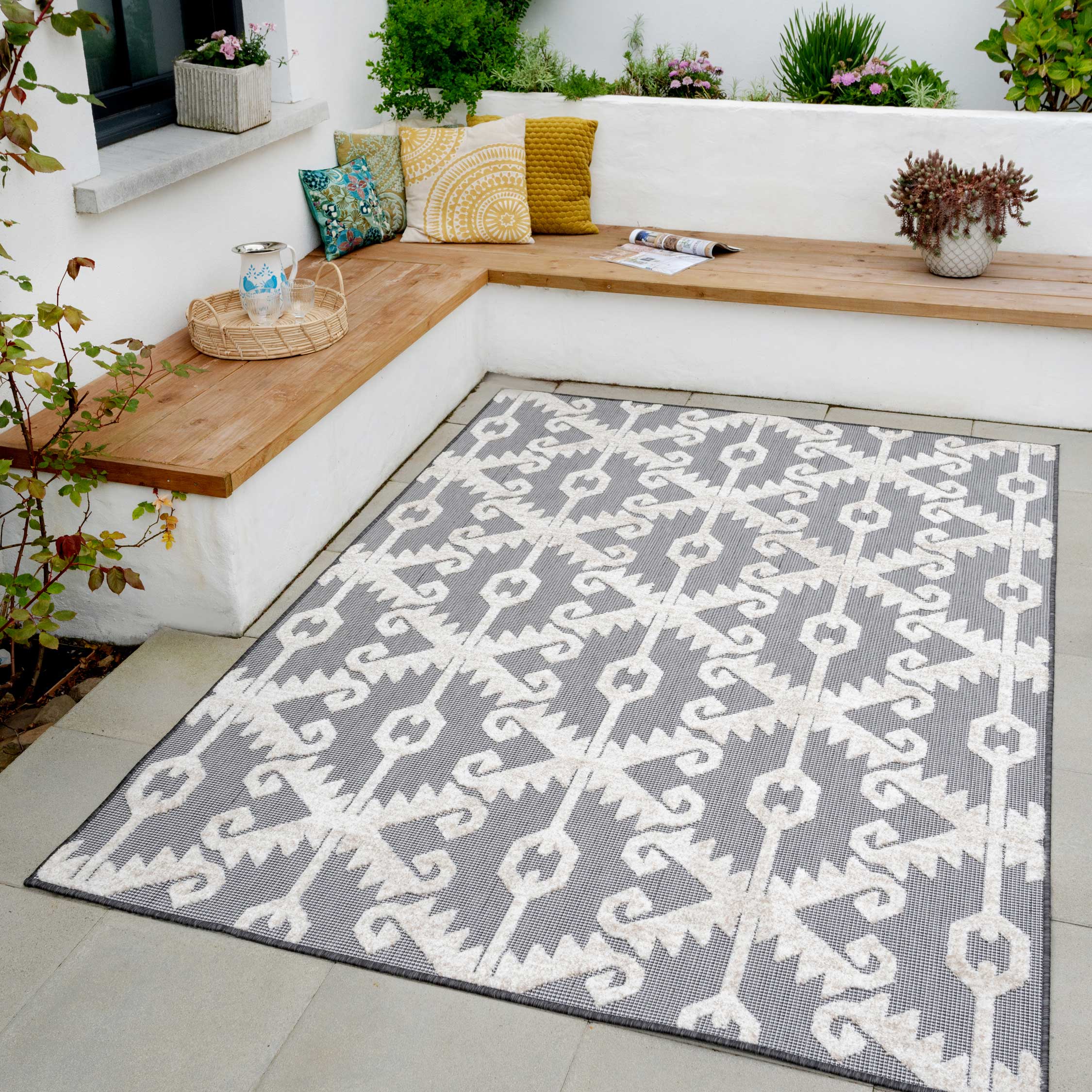 Soft Black Elegant Trellis Weatherproof Outdoor Garden Rug Living
