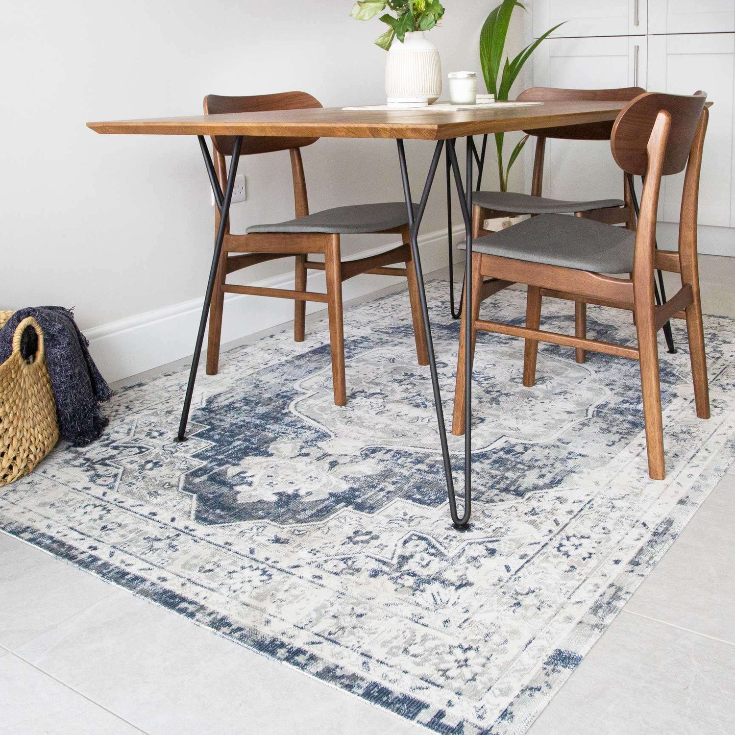 Blue Traditional Distressed Flat Low Pile Room Rug