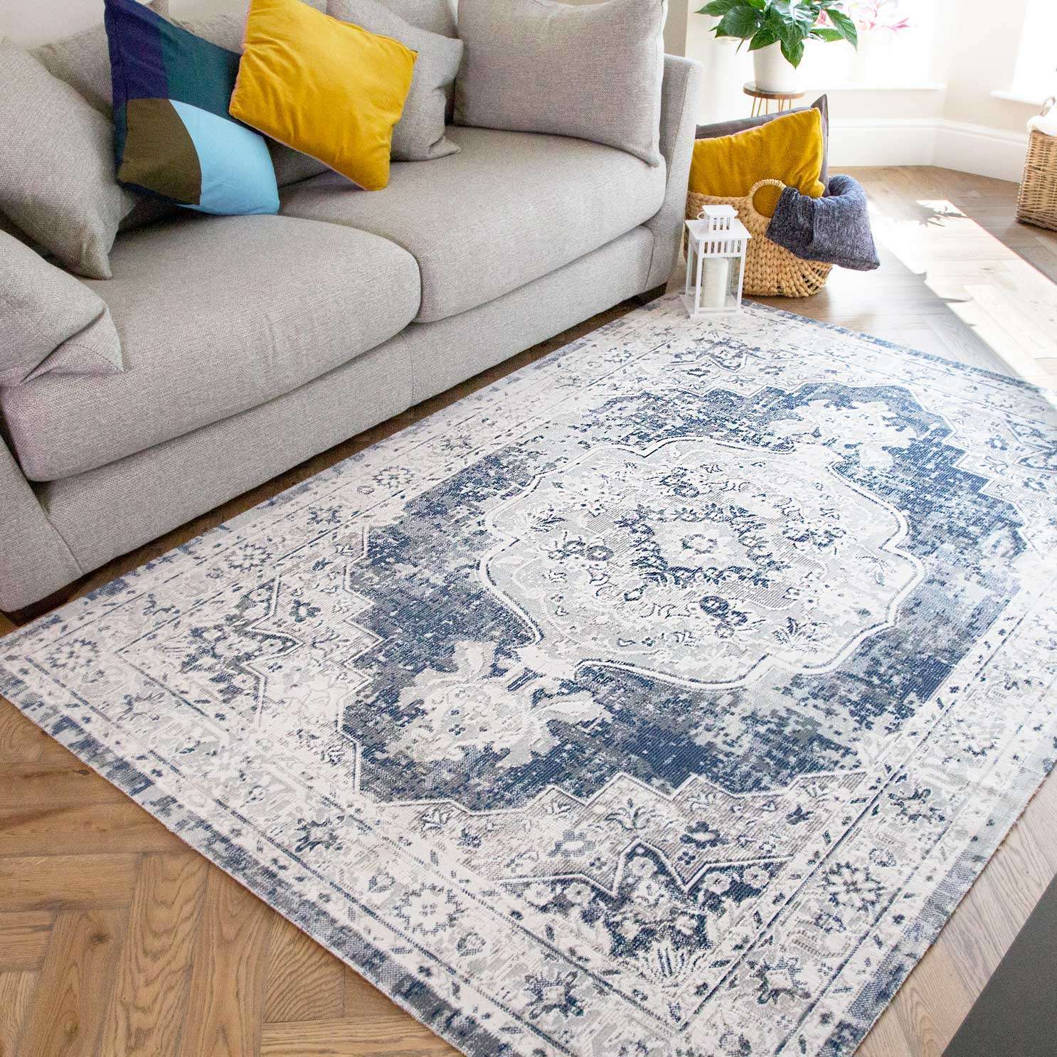 Blue Traditional Distressed Flat Low Pile Room Rug