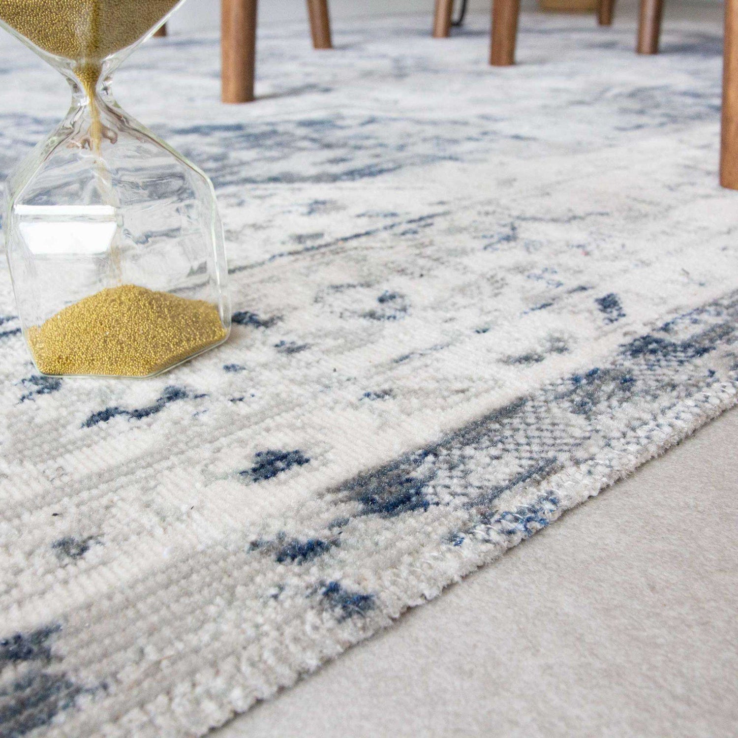 Blue Traditional Distressed Flat Low Pile Room Rug