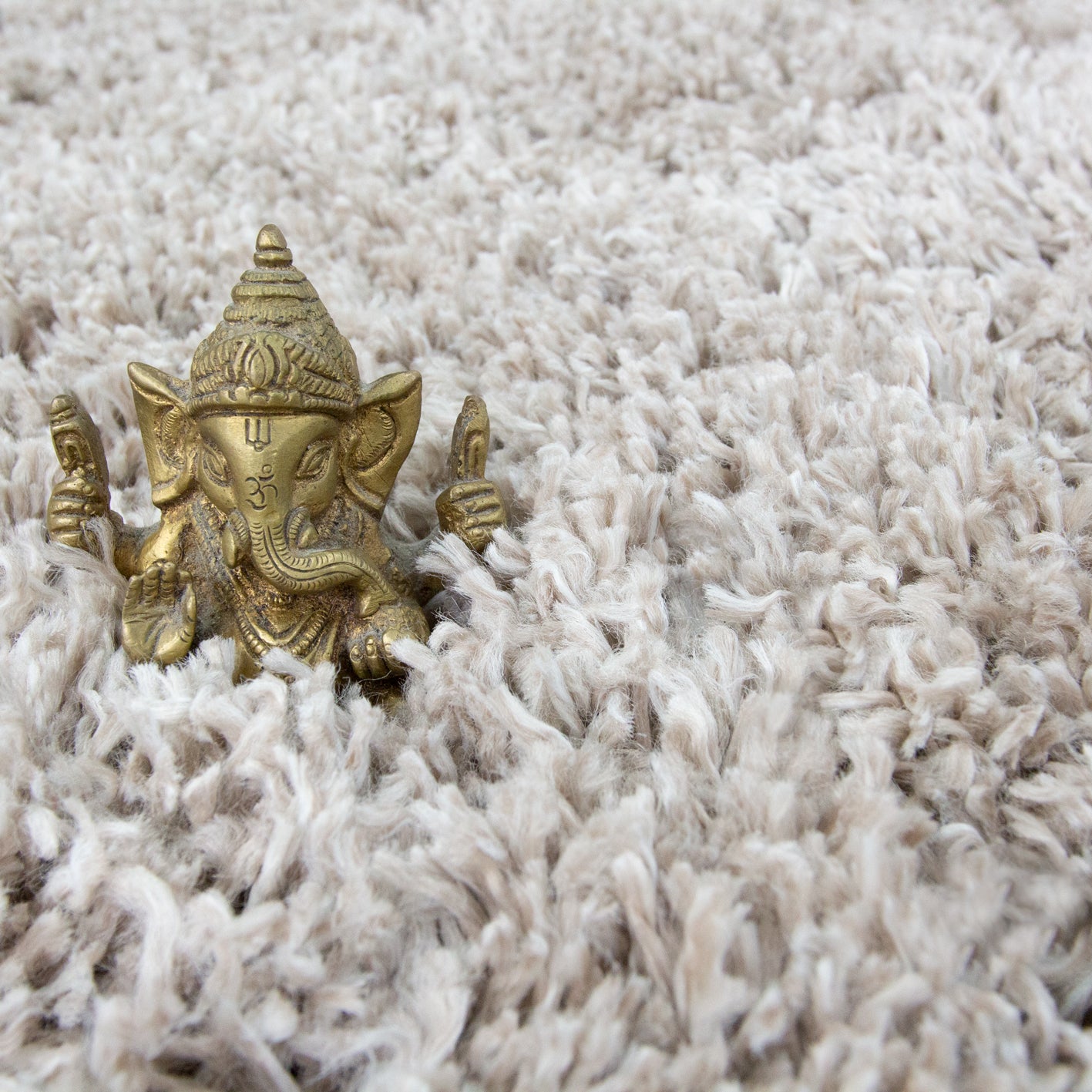 Super Soft Luxury Beige Shaggy Rug