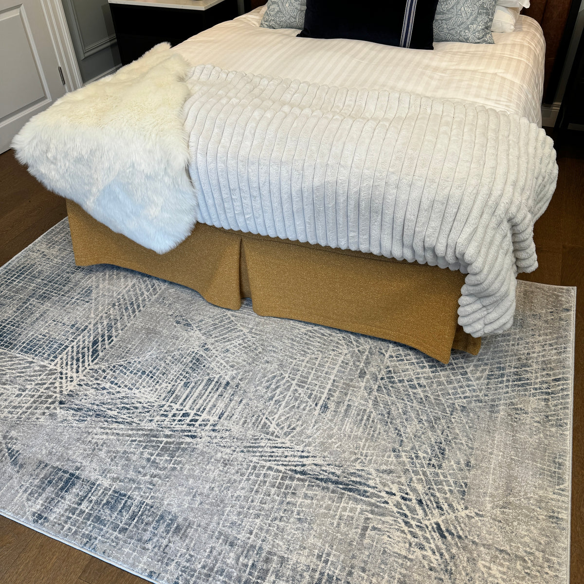 Modern Blue Distressed Abstract Living Room Rug - Astia