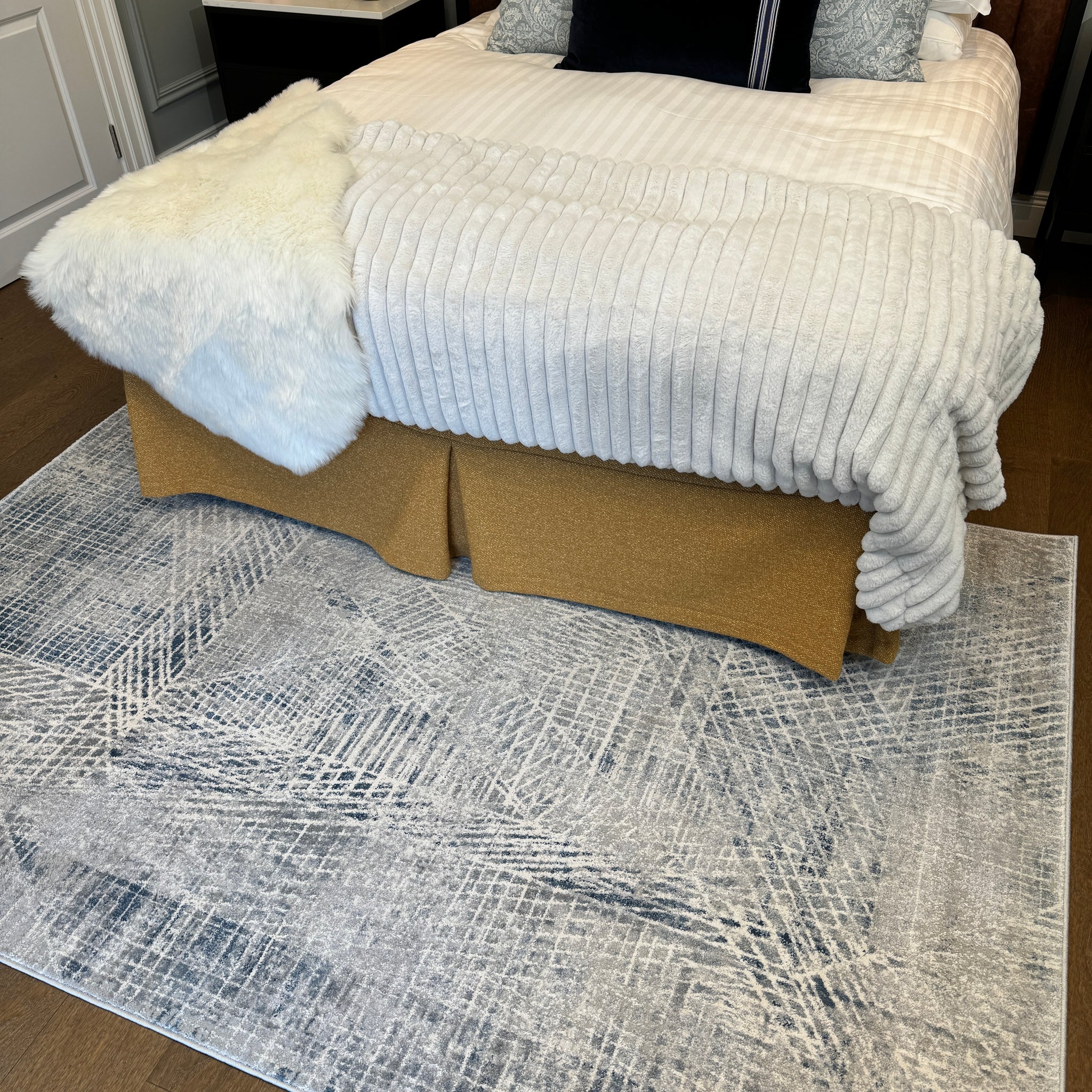 Modern Blue Distressed Abstract Living Room Rug - Astia