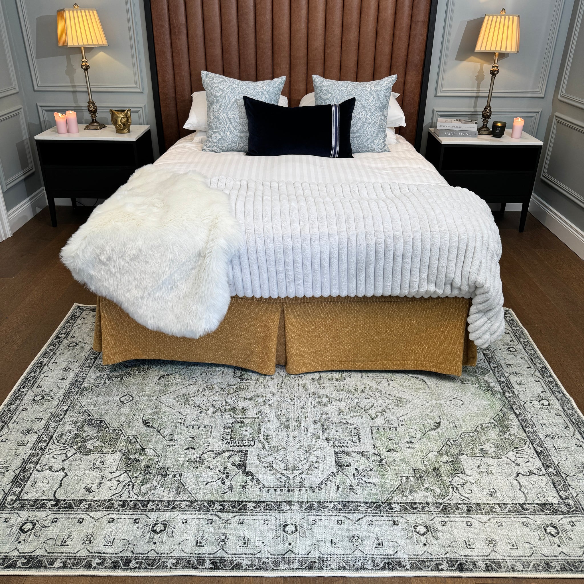 Flatwoven Washable Light Green Bordered Area Rug - Rumi