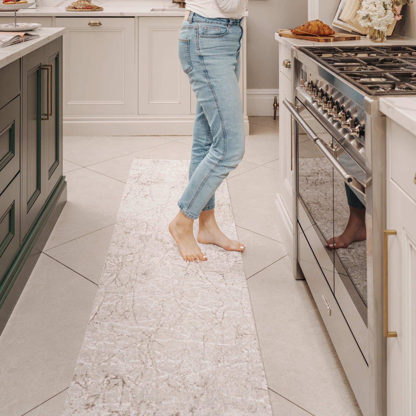 Marble Effect Lustre Rug - Ori