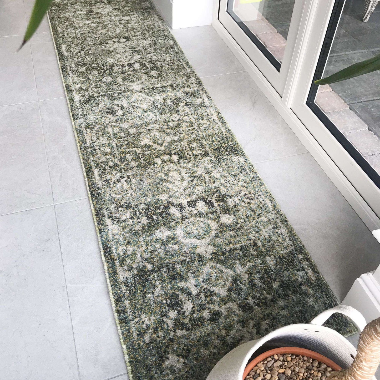 Green Distressed Traditional Rug