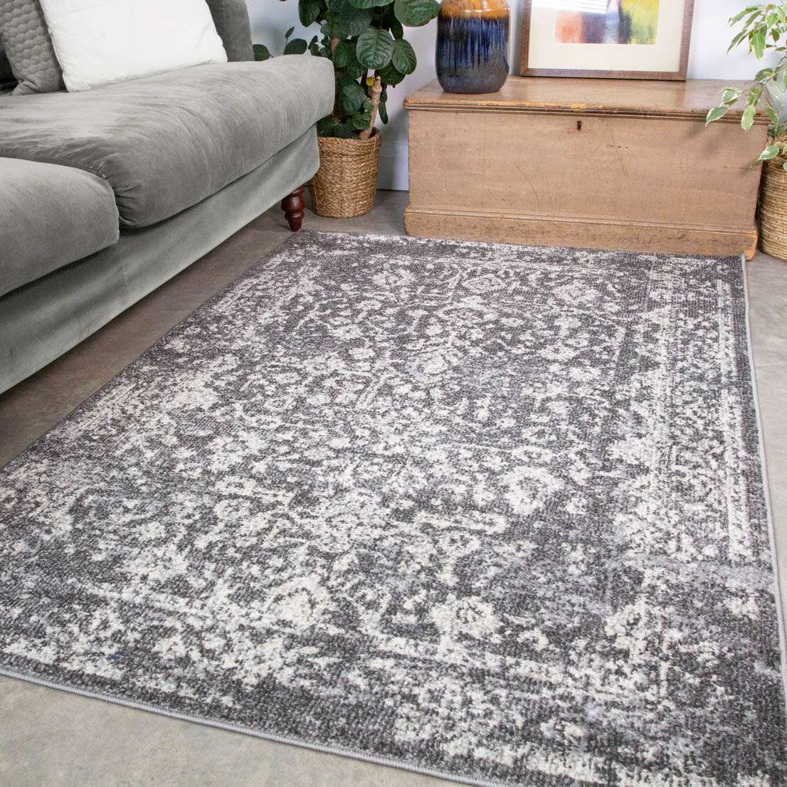 Grey Distressed Traditional Rug