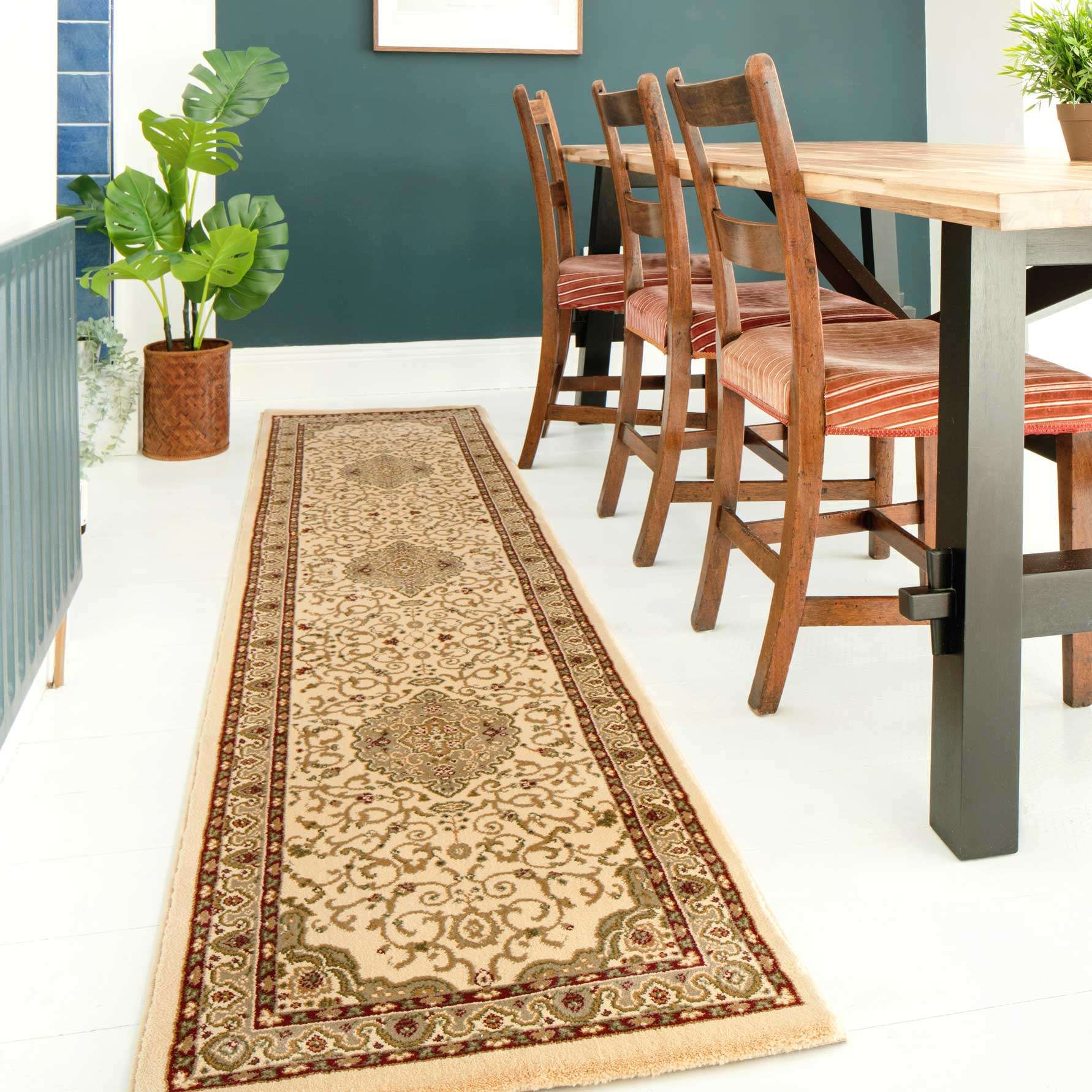 Traditional Cream Bordered Rug