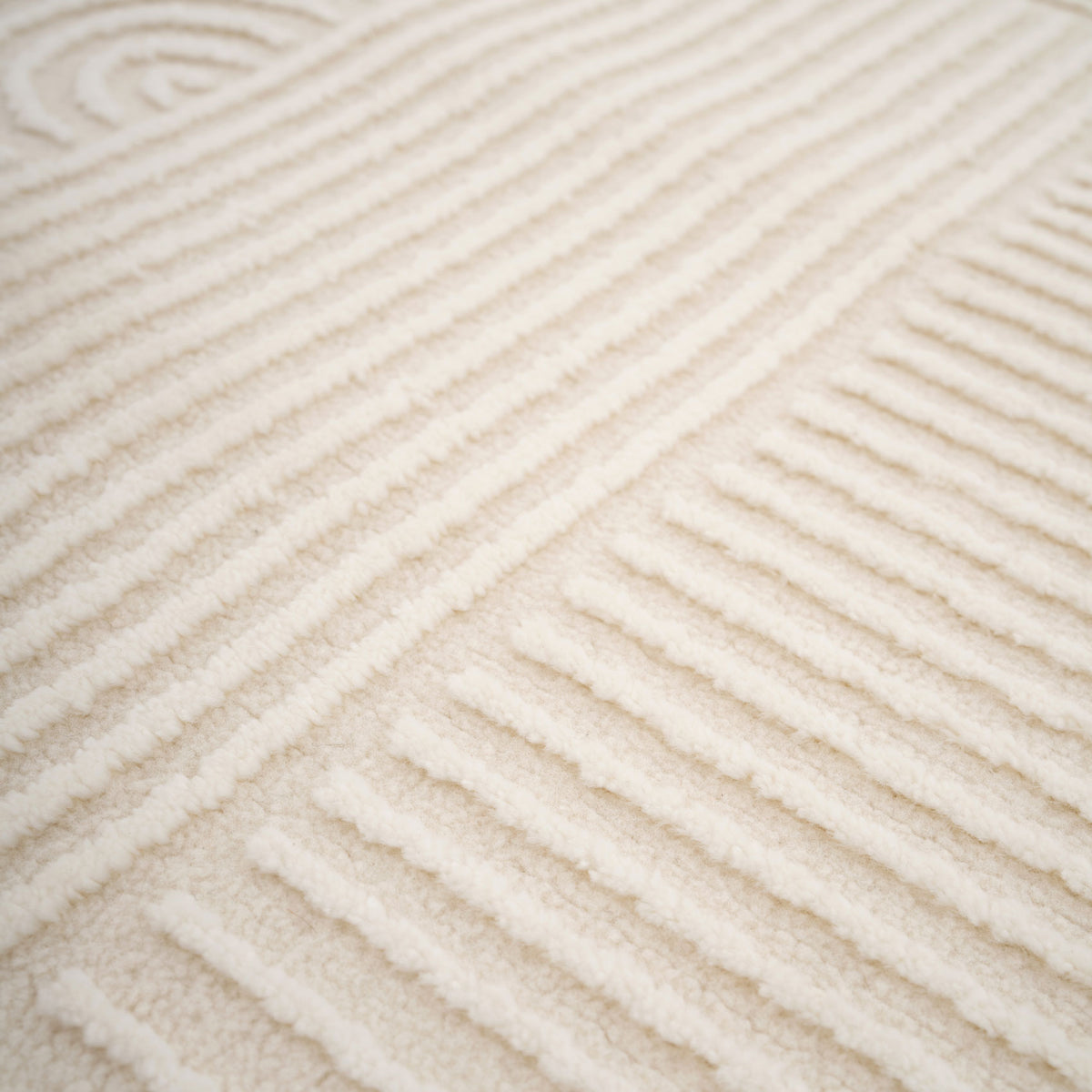 Luxury Retro Cream Rug - Escape