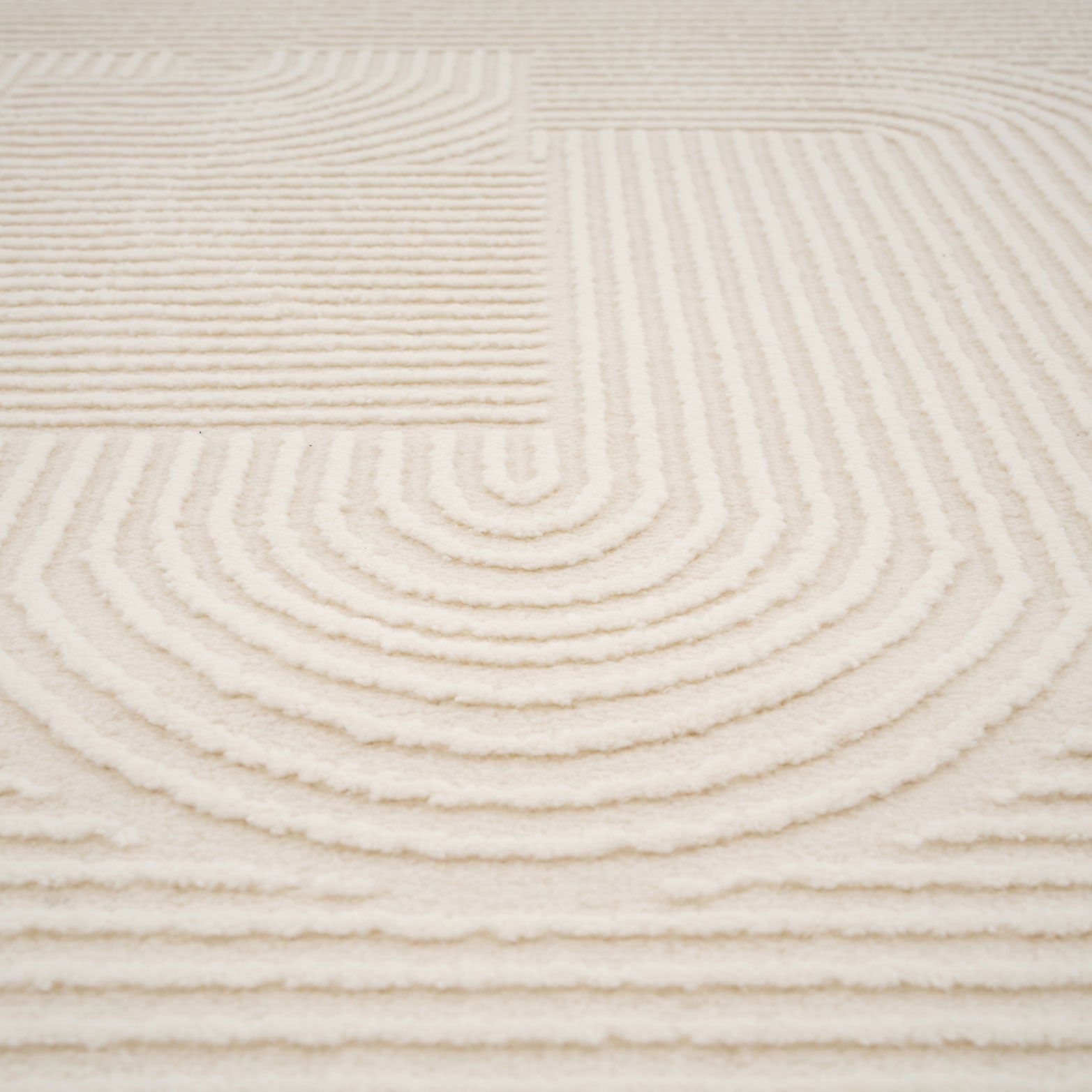 Luxury Retro Cream Rug - Escape