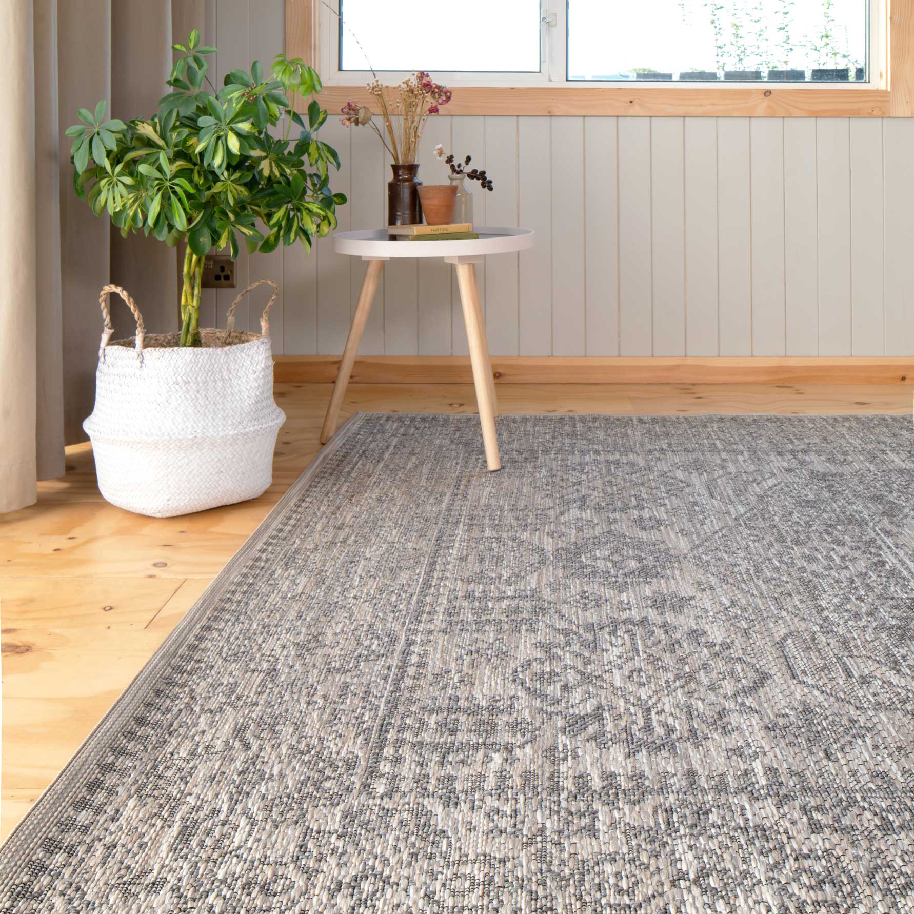 Traditional Textured Flatweave Area Rug
