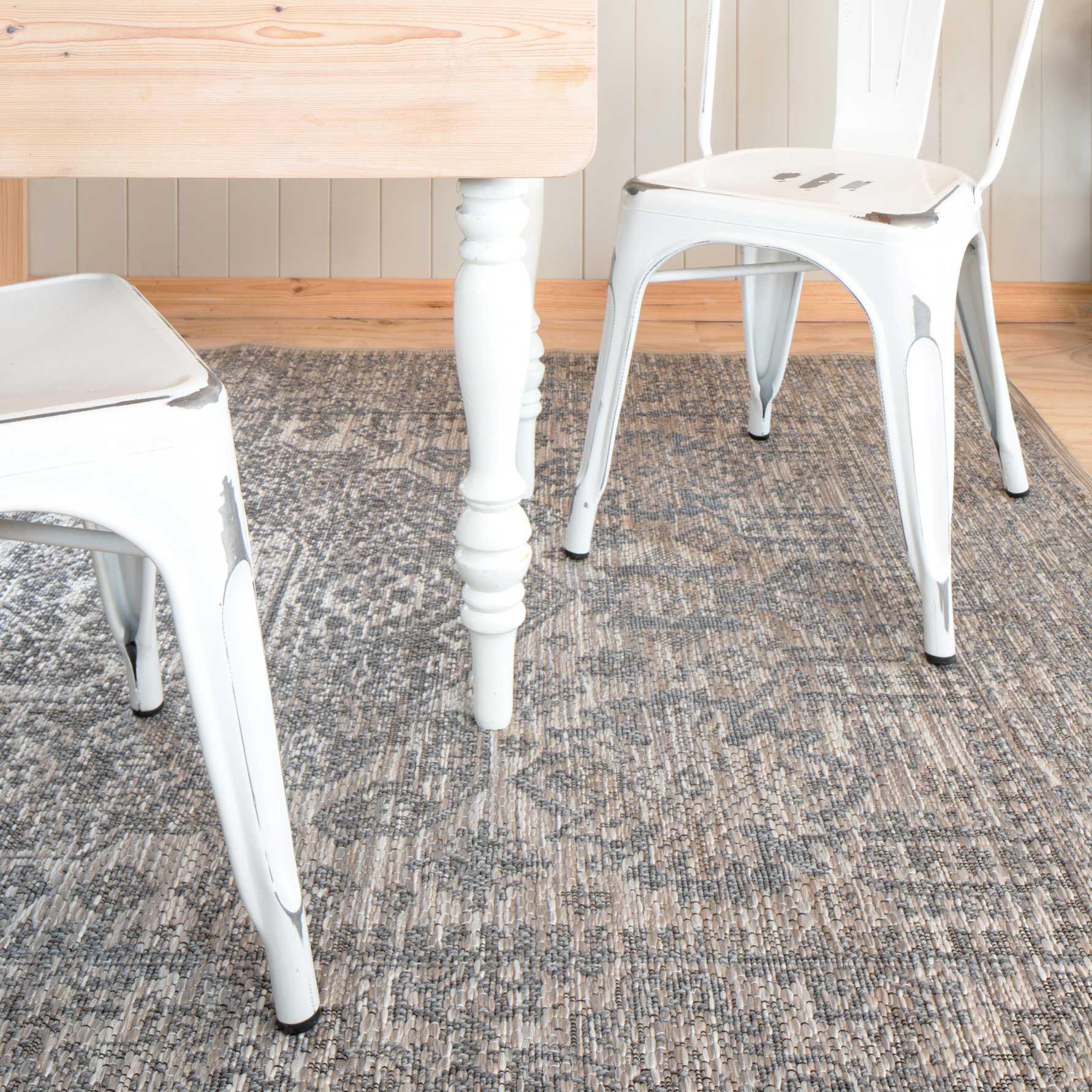 Traditional Textured Flatweave Area Rug