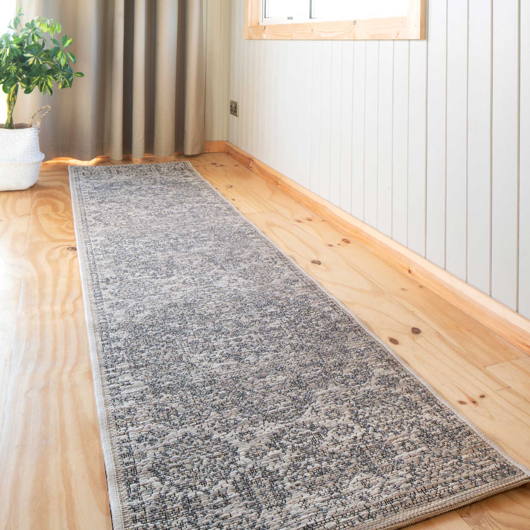 Traditional Textured Flatweave Area Rug