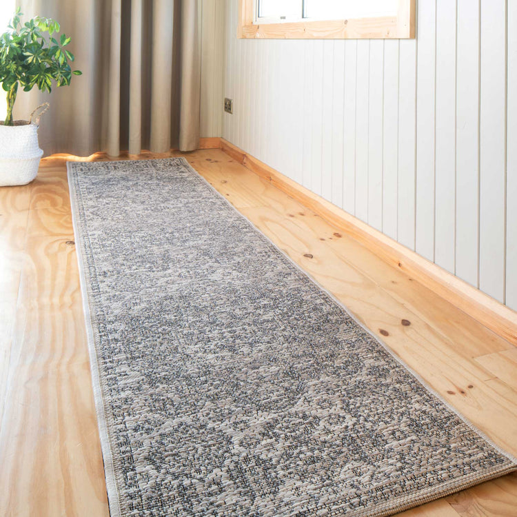 Traditional Textured Flatweave Area Rug