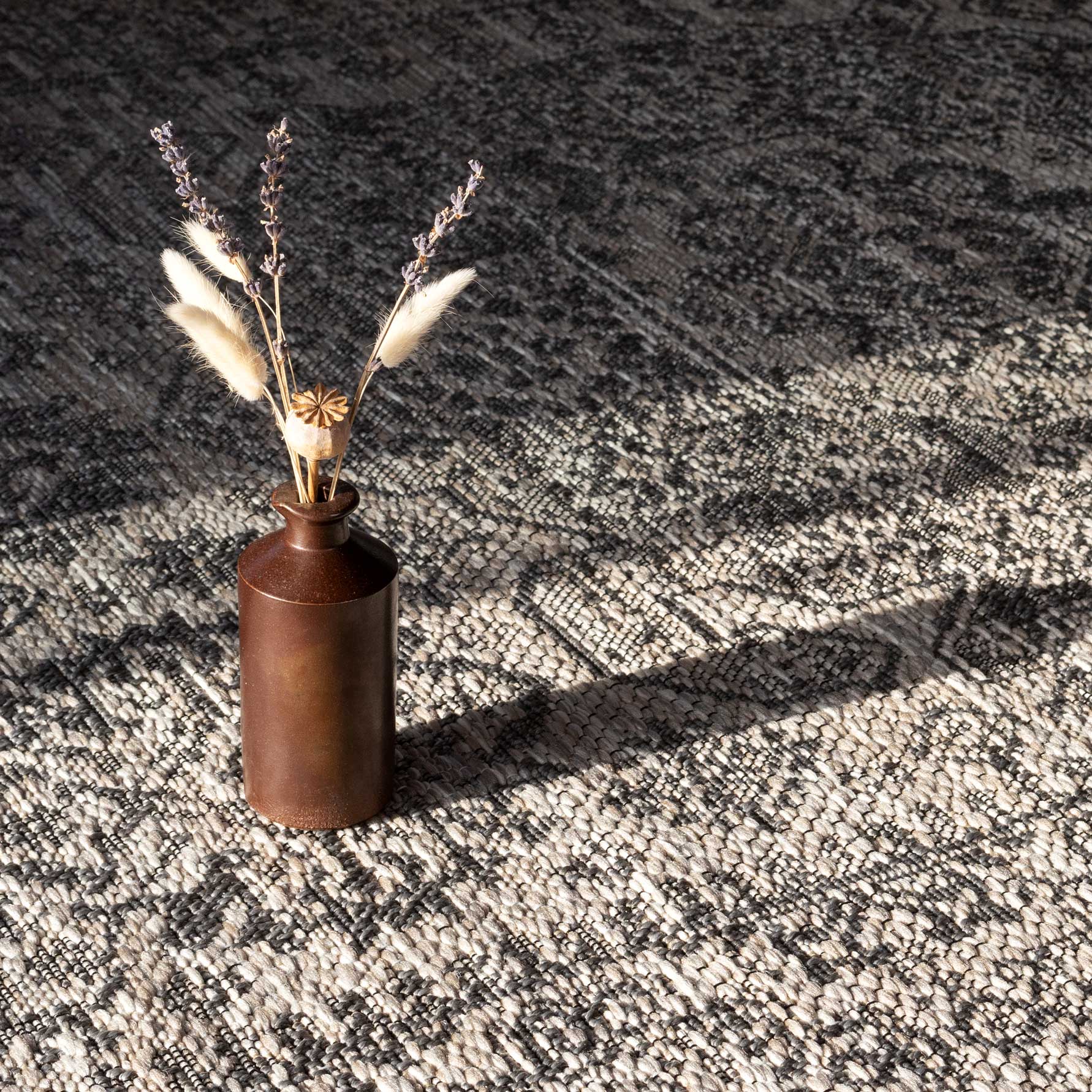 Traditional Textured Flatweave Area Rug