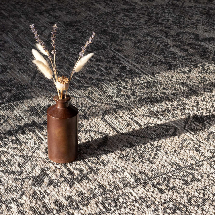 Traditional Textured Flatweave Area Rug