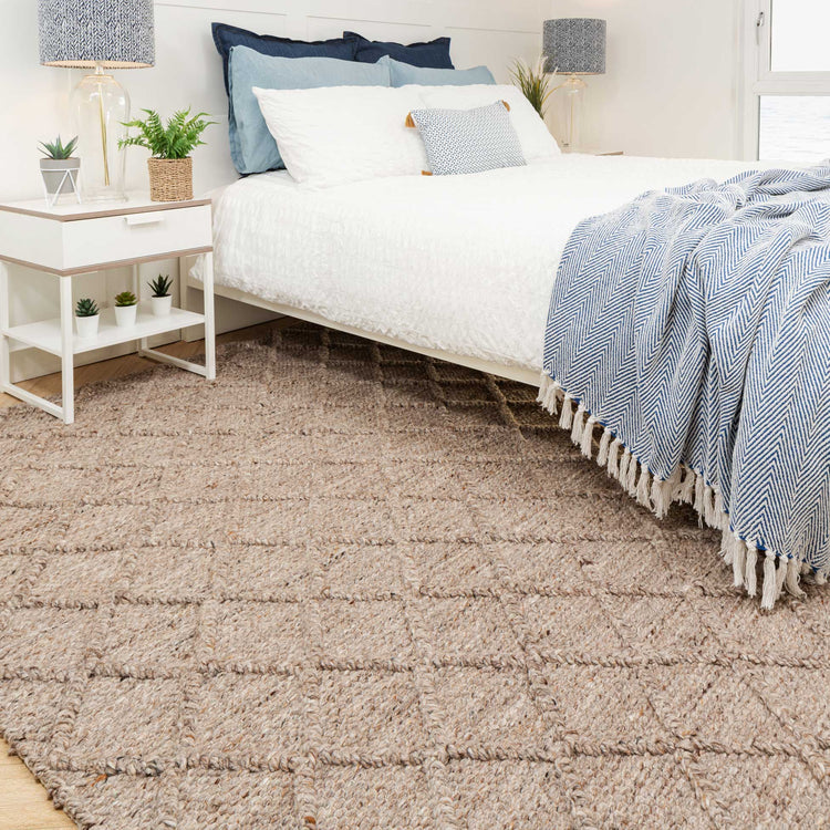 Handmade Beige Trellis Wool Area Rug