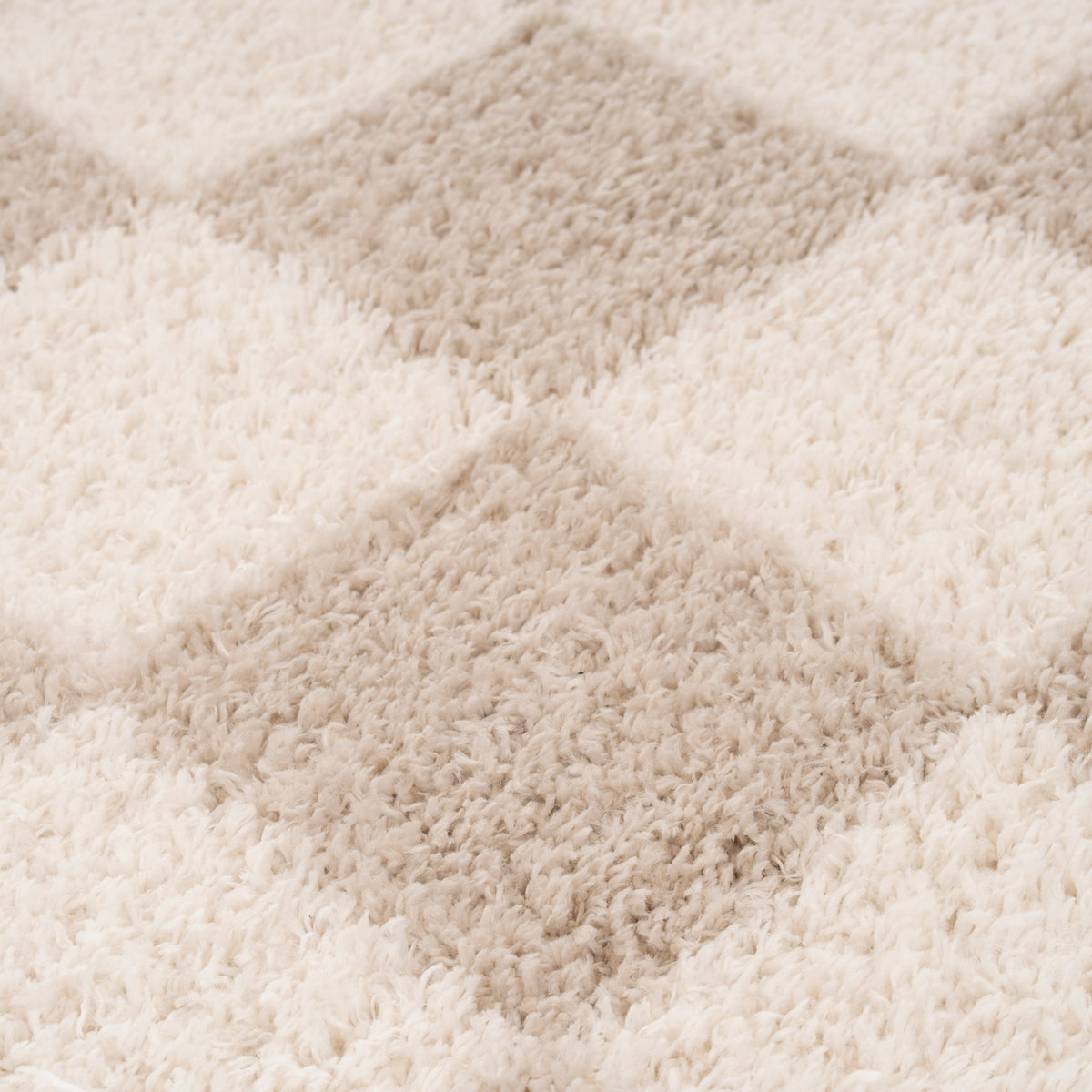 Soft Beige Checkerboard Shaggy Rug - Konnie